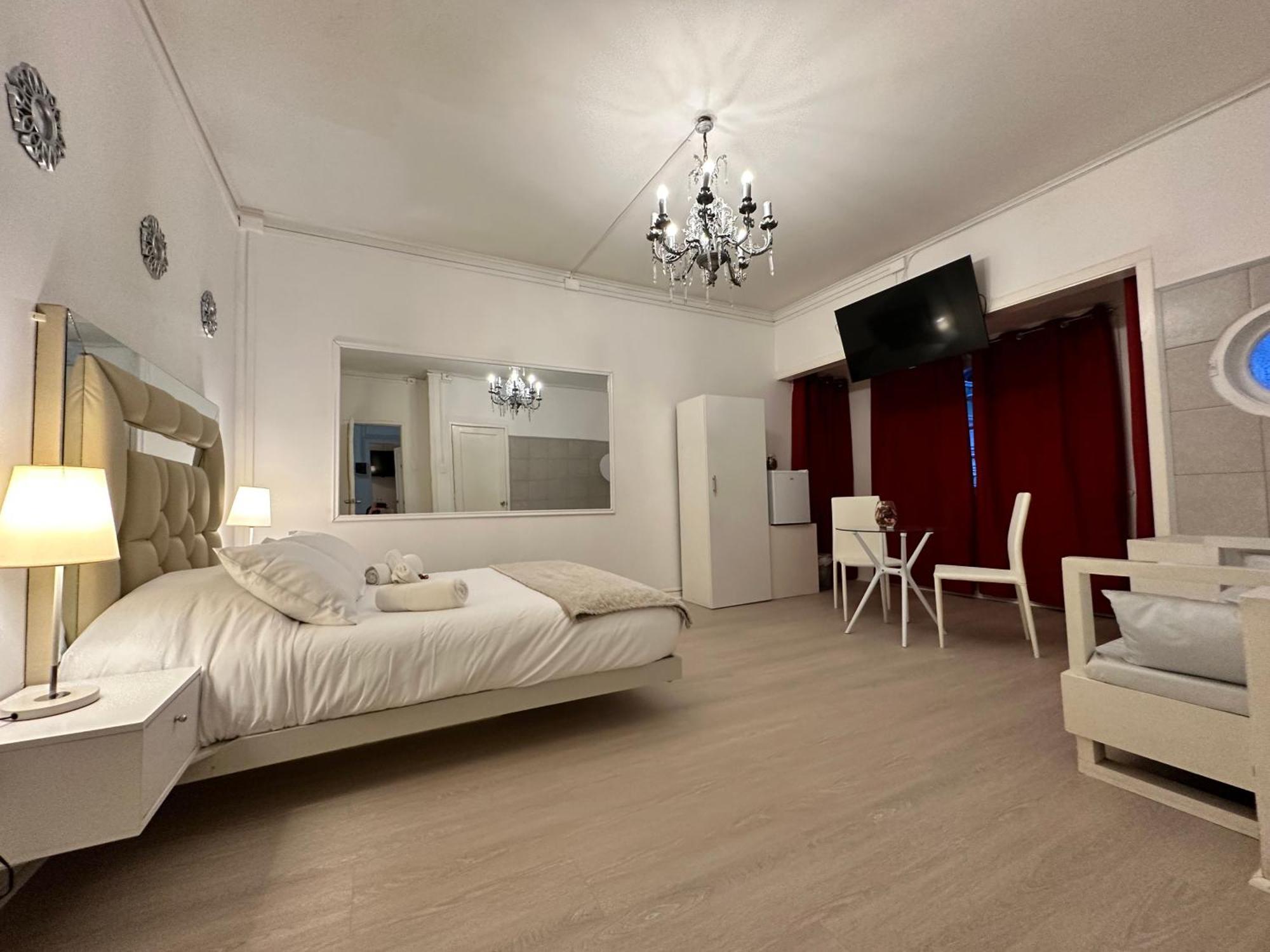 Hotel New York Suites 3*